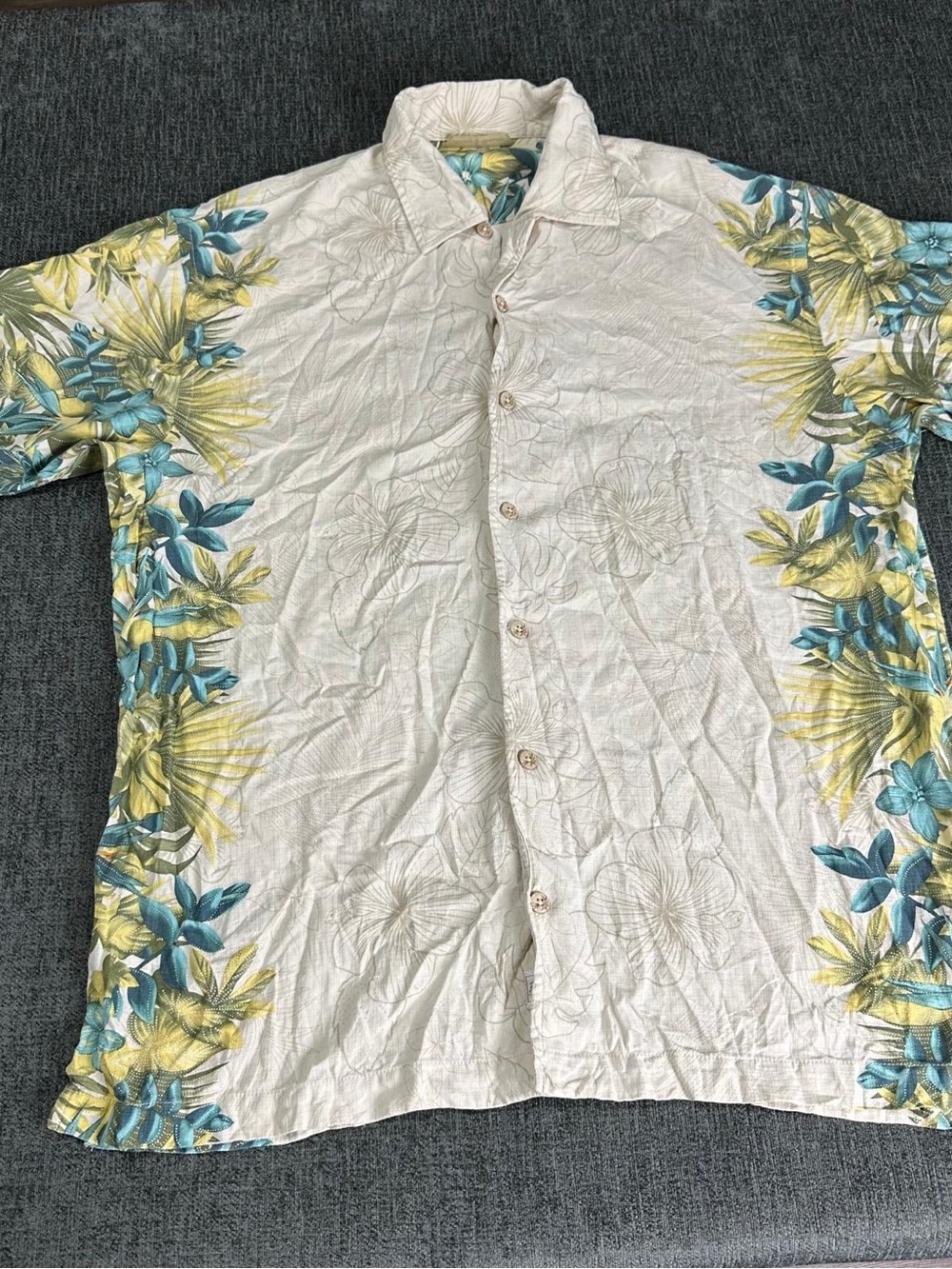 Tommy Bahama 100% Silk Camp Shirt Mens XL Hawaiian Floral Print Button Up Beach